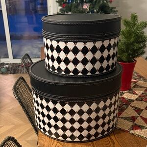 Elegant Black and White Storage hat Boxes